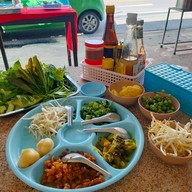 เมนูของร้าน ขนมจีนพี่ป้อม ถนนวิชิตสงคราม