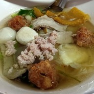 เมนูของร้าน เตี๋ยวตู้ไม้บ้านแซ่