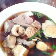 ก๋วยจั๊บ ยายละมูล สูงเนิน