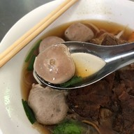 ลูกชิ้นเนื้อนายชัย
