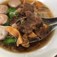 ลูกชิ้นเนื้อนายชัย
