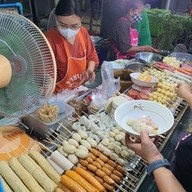เมนูของร้าน ป้าแว่นลูกชิ้นทอด