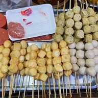 เมนูของร้าน ป้าแว่นลูกชิ้นทอด