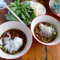 ก๋วยเตี๋ยวเรือสายรุ้ง