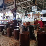 บรรยากาศ เกาเหลาเลือดหมู เวียงป่าเป้า