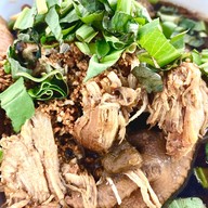 เมนูของร้าน ก๋วยเตี๋ยวไก่ตุ๋น ยายวลี อำเภออุทัย