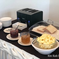 ชาญบุรี บูติค รีสอร์ต