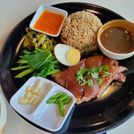 เมนูของร้าน ก๋วยเตี๋ยวแพนด้า บ้านอุ๋ม2 ปากซอยวัดผาฯ