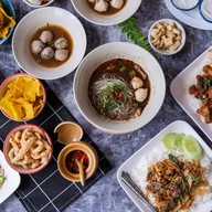 ก๋วยเตี๋ยวเรือโบราณชามเล็ก(บ้านเกาะ)