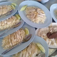 เมนูของร้าน ล้วนข้าวมันไก่หน้าโรงพยาบาลพระพุทธบาท พระพุทธบาท