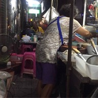 น้อยบะหมี่เกี๊ยว หน้าไปรษณีย์จอมสุรางค์