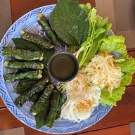 เมนูของร้าน สวนอาหารแดนการ์เด้น (ใกล้สวนเสือศรีราชา)