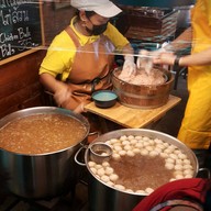 บรรยากาศ ลูกชิ้นไก่ ลูกชิ้นหมูล้วน ตลาดบางน้ำผึ้ง
