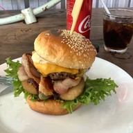 เมนูของร้าน Ampolcottage