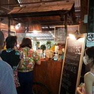 หน้าร้าน ลูกชิ้นไก่ ลูกชิ้นหมูล้วน ตลาดบางน้ำผึ้ง