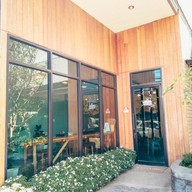 หน้าร้าน ทรายคำ Souvenir & café