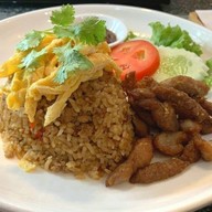 Fall In Love Cafe สุขุมวิท 101/1