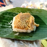 แม่เล็กขนมใบตอง ตลาดกังสดานไนท์