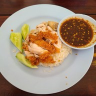 บ้านนงลักษณ์ข้าวมันไก่