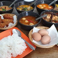 แม่นิด ขนมจีนน้ำยาโคราช