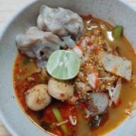 เมนูของร้าน ก๋วยเตี๋ยวโบราณบ้านห้วยปรง สาขา2 ตลาดนัดเมเจอร์รัชโยธิน