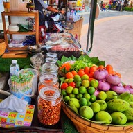 Thai style salad ยำไข่ดาว ขนมจีบคนเมือง ถนนคนเดินเชียงใหม่