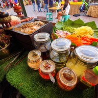 Thai style salad ยำไข่ดาว ขนมจีบคนเมือง ถนนคนเดินเชียงใหม่