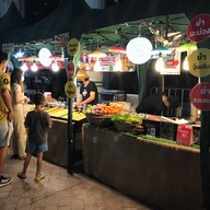 Thai style salad ยำไข่ดาว ขนมจีบคนเมือง ถนนคนเดินเชียงใหม่