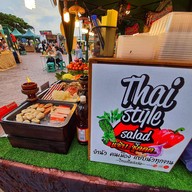 Thai style salad ยำไข่ดาว ขนมจีบคนเมือง ถนนคนเดินเชียงใหม่