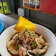 เตี๋ยวเมืองฉะ ปตท.หัวสำโรง