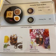 Honeyful Cafe พร้อมพงษ์