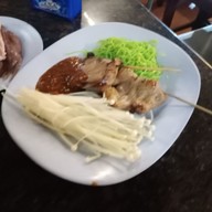 เมนูของร้าน ปลาทองหมูกระทะและข้าวแกงบุปแฟ่ต์กลางวัน พญาไท