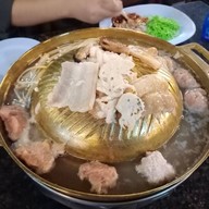 เมนูของร้าน ปลาทองหมูกระทะและข้าวแกงบุปแฟ่ต์กลางวัน พญาไท