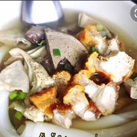 เจ๊เล็ก ก๋วยจั๊บน้ำใสเกาเหลาเลือดหมู
