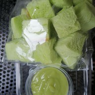 ปังหยา นมสด ข้าวขาหมูสมุนไพร น้องไอติม