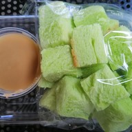 ปังหยา นมสด ข้าวขาหมูสมุนไพร น้องไอติม