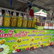 ครัว 2 พี่น้อง ยำแซ่บซี๊ด & ตามสั่ง & ผลไม้ดอง หน้าวัดสำโรง บางกรวย เอาที่สบายใจ