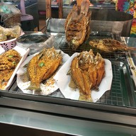 เมนูของร้าน คุณ ชัชชภาไก่ต้มน้ำปลาและปลาทอดกระเทียม สาขา2 ตลาดพิบูลย์6