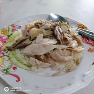 เมนูของร้าน ข้าวมันไก่เจ้เหนียว สามแยกคิวรถสองแถวตลาดยาว  คลัง