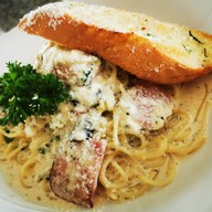 Bee's Café บ้านผึ้ง & Fika