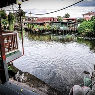 บรรยากาศ ร้านอาหารริมน้ำ ก.เอ๋ย ก. กาแฟ  ตลิ่งชัน