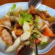 สังวาลย์หมูกรอบ