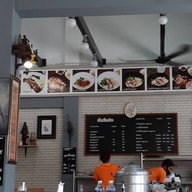 บรรยากาศ เฮ็ดเป็ดย่าง เจ้าเก่าแถวเซนต์คาเบรียล