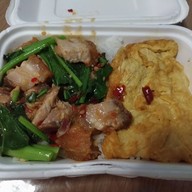 เมนูของร้าน ร้านใบกะเพรา by เจ๊ติ๊ก มีสาขาเดียวจ้า (ตลาดโชคพิชัย)