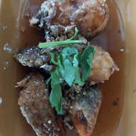 เมนูของร้าน เจ้แมว โอมมาซีฟู้ดส์ เลียบหาดแม่รำพึง อำเภอบางสะพาน