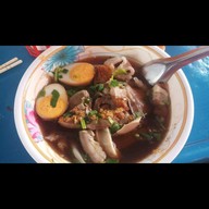 เกาเหลาเลือดหมูเจ้จอน