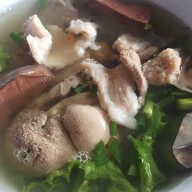 เกาเหลาเลือดหมูเจ้จอน