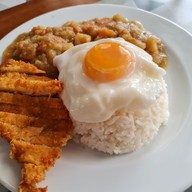 มิรา คูซีน ฮาลาล -