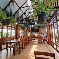 มิรา คูซีน ฮาลาล -