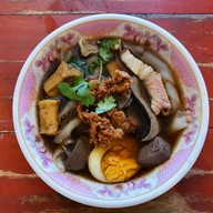 เมนูของร้าน ก๋วยจั๊บแป้งกรอบ ฮับ เฮง หลี